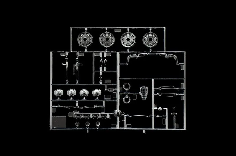 Italeri 1/24 Alfa Romeo Giulietta Spider 1300 # 3653 11 Italeri 1/24 Alfa Romeo Giulietta Spider 1300 # 3653 - Image 9