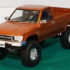 Aoshima 1/24 RN80 Toyota Hilux Custom # 05802 -Aircraft Kits Sales aos05820 2