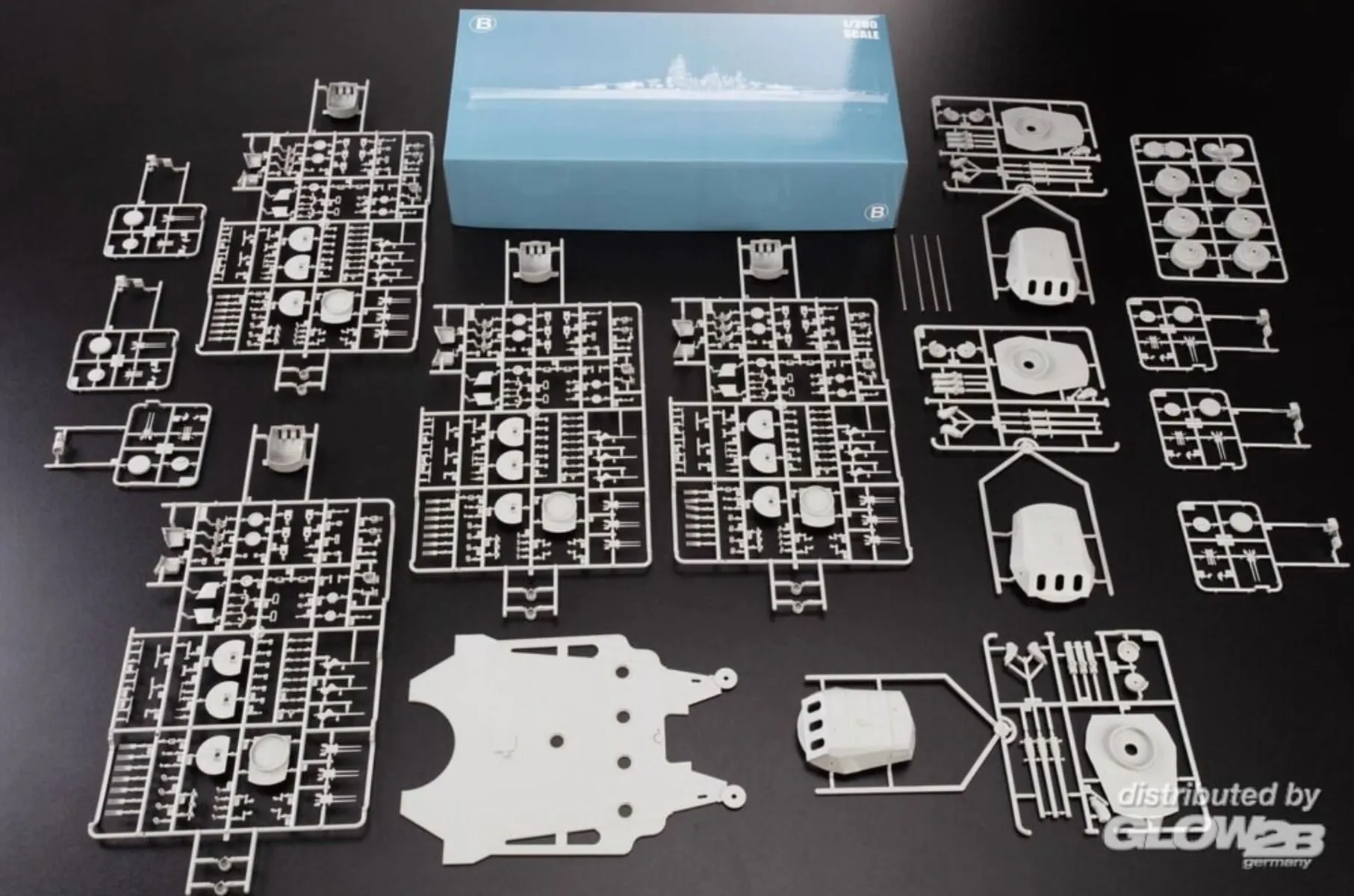EModels Glow2B 1/200 IJN Yamato Battleship # 64010 8 EModels Glow2B 1/200 IJN Yamato Battleship # 64010 - Image 6
