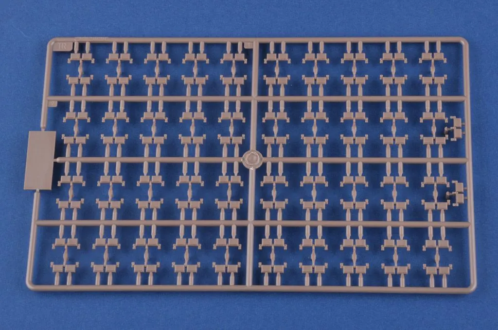 Hobby Boss Hobbyboss 1/35 Leopard C2 MEXAS (Canadian MBT) # 84504 15 Hobby Boss Hobbyboss 1/35 Leopard C2 MEXAS (Canadian MBT) # 84504 - Image 13