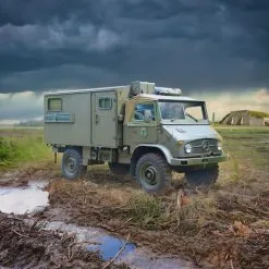 ICM 1/35 Unimog S 404 With Box Body German Military Truck # 35136