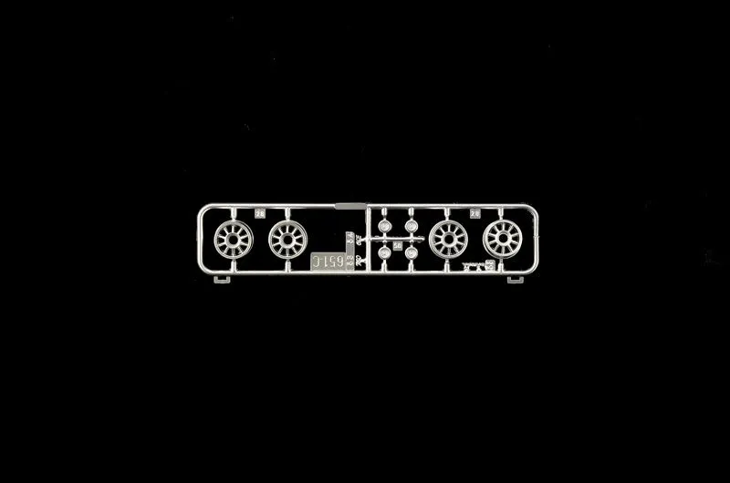 Italeri 1/24 Volvo 760 GLE # 3623 11 Italeri 1/24 Volvo 760 GLE # 3623 - Image 9