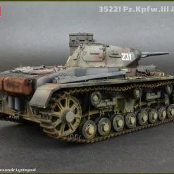 Miniart 1/35 Pz.Kpfw.3 Ausf. B With Crew # 35221
