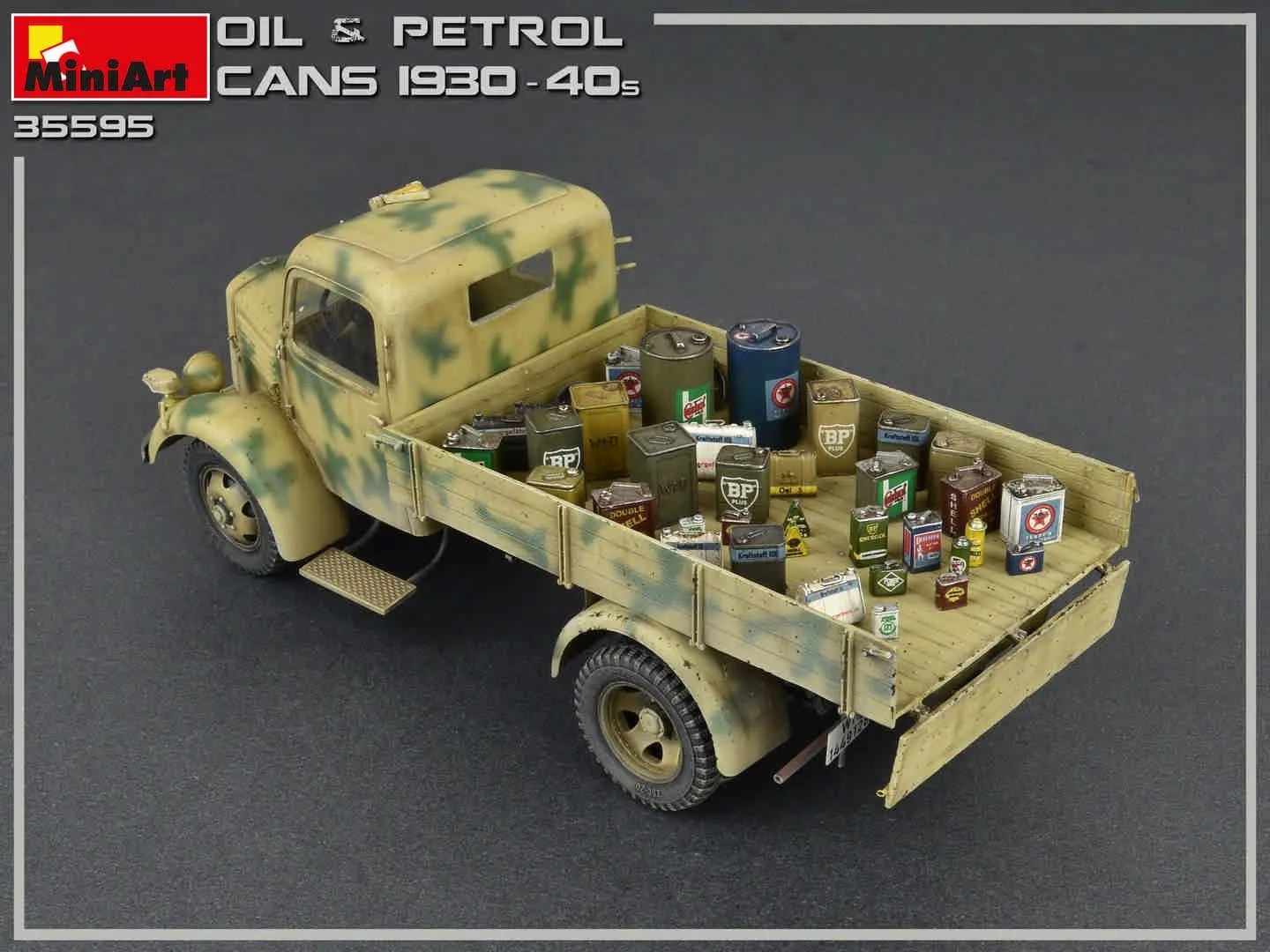 Miniart 1/35 Oil & Petrol Cans 1930-40s # 35595 4 Miniart 1/35 Oil & Petrol Cans 1930-40s # 35595 - Image 2