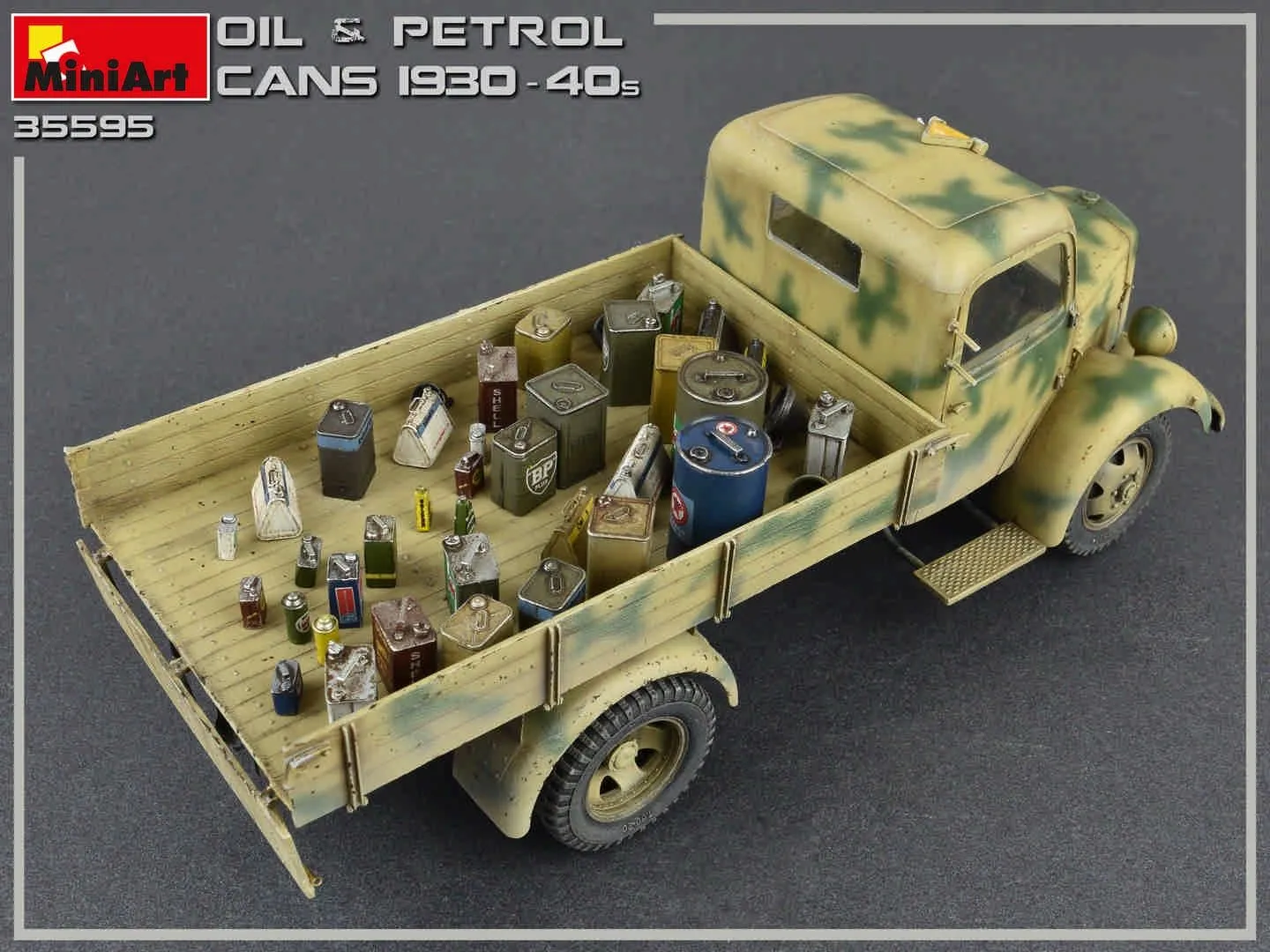 Miniart 1/35 Oil & Petrol Cans 1930-40s # 35595 5 Miniart 1/35 Oil & Petrol Cans 1930-40s # 35595 - Image 3