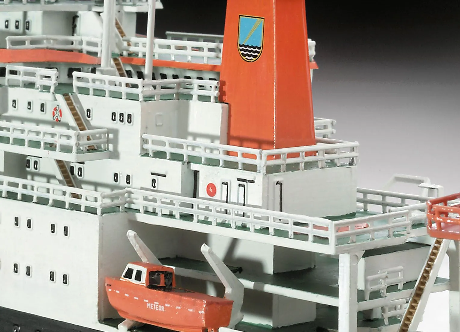 Revell 1/300 German Research Vessel Meteor # 05218 9 Revell 1/300 German Research Vessel Meteor # 05218 - Image 7