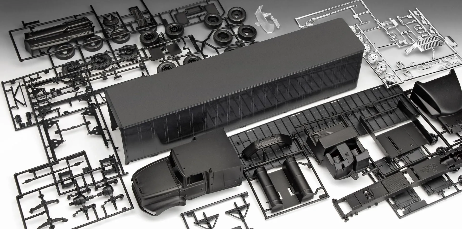 Revell 1/25 Tour Truck 'Rammstein' Gift Set # 07658 10 Revell 1/25 Tour Truck 'Rammstein' Gift Set # 07658 - Image 8