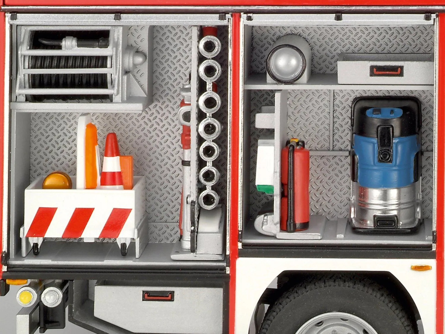 Revell 1/24 Schlingmann HLF 20(MAN TGM Euro6) # 07452 - Model Kit 5 Revell 1/24 Schlingmann HLF 20(MAN TGM Euro6) # 07452 - Model Kit - Image 3