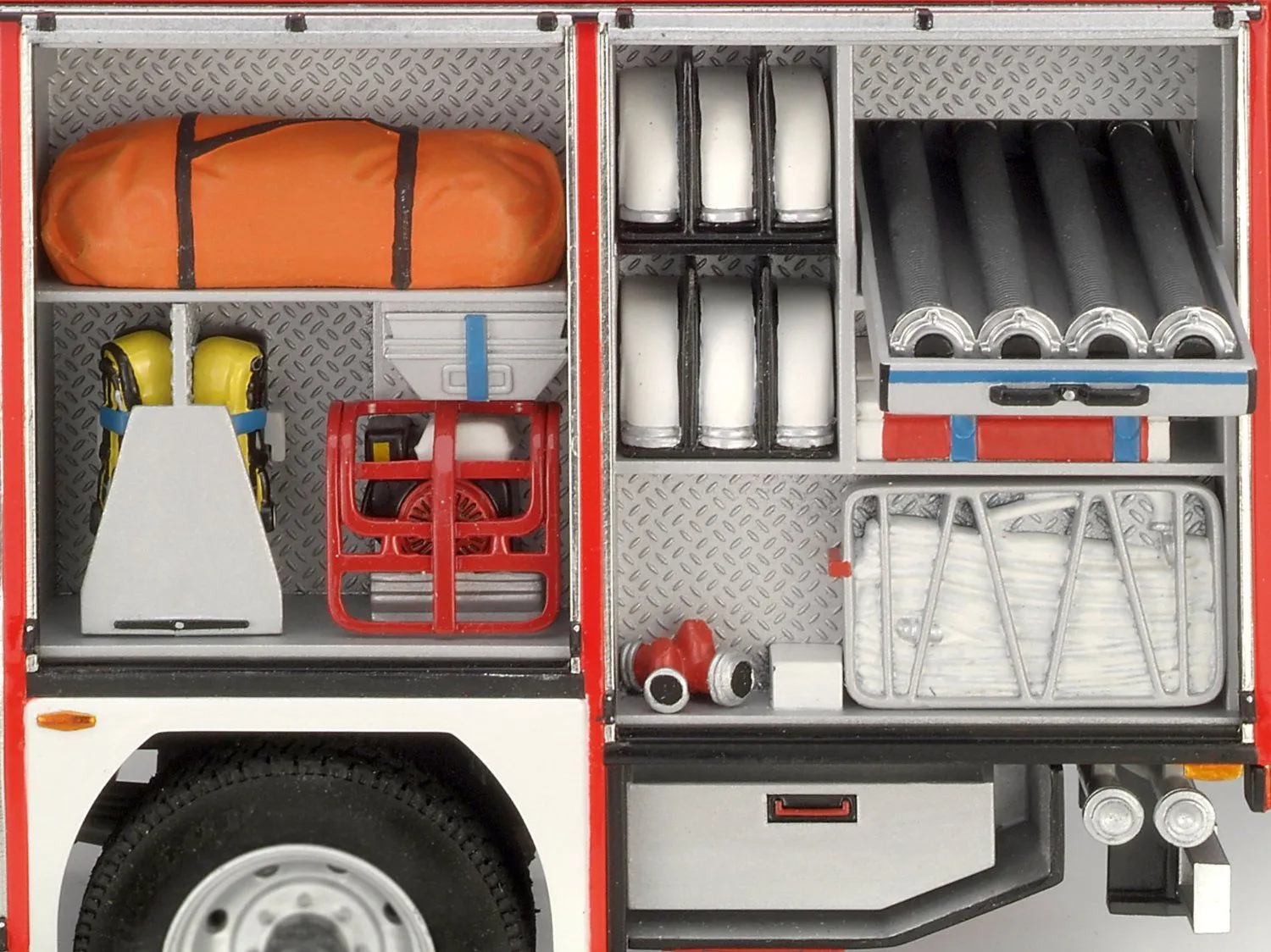 Revell 1/24 Schlingmann HLF 20(MAN TGM Euro6) # 07452 - Model Kit 4 Revell 1/24 Schlingmann HLF 20(MAN TGM Euro6) # 07452 - Model Kit - Image 2