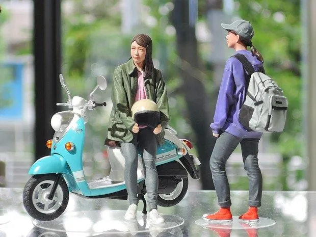 Tamiya 1/24 Campus Friends 2 Set # 24356 4 Tamiya 1/24 Campus Friends 2 Set # 24356 - Image 2