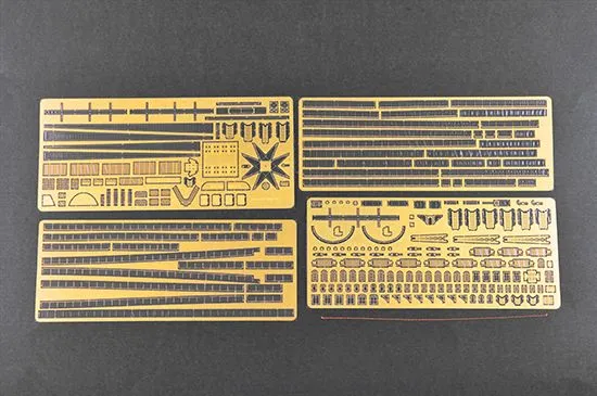 Trumpeter 1/200 R.M.S TITANIC W/ LED Light Set # 03719 42 Trumpeter 1/200 R.M.S TITANIC W/ LED Light Set # 03719 - Image 40