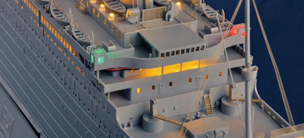 Trumpeter 1/200 R.M.S TITANIC W/ LED Light Set # 03719 21 Trumpeter 1/200 R.M.S TITANIC W/ LED Light Set # 03719 - Image 19