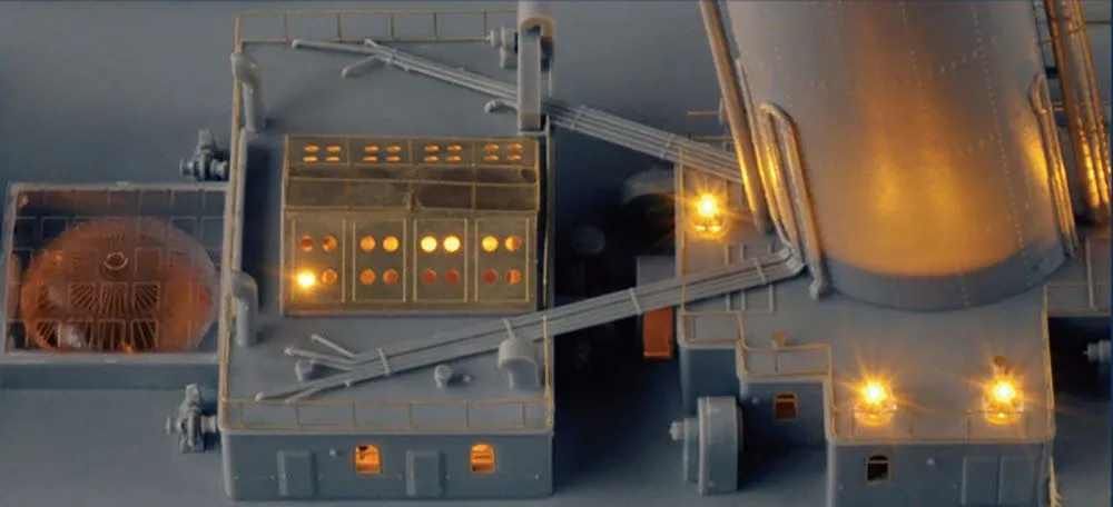 Trumpeter 1/200 R.M.S TITANIC W/ LED Light Set # 03719 5 Trumpeter 1/200 R.M.S TITANIC W/ LED Light Set # 03719 - Image 3