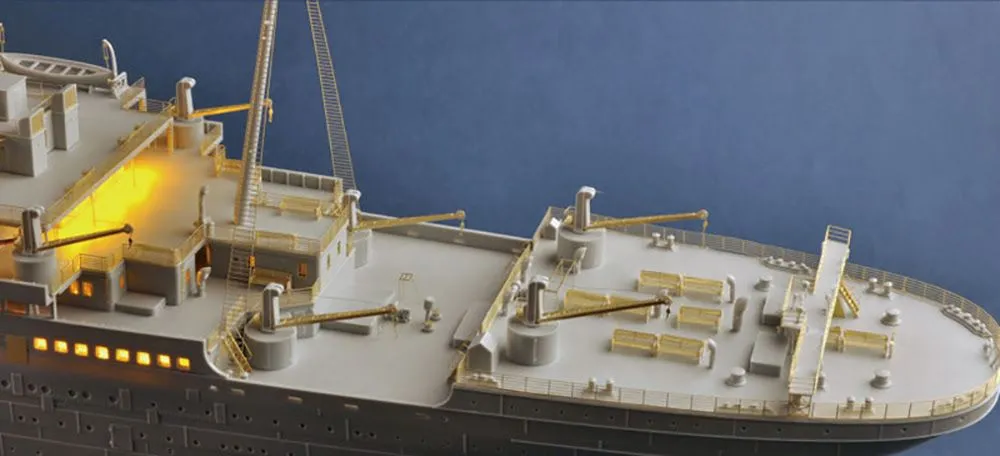 Trumpeter 1/200 R.M.S TITANIC W/ LED Light Set # 03719 10 Trumpeter 1/200 R.M.S TITANIC W/ LED Light Set # 03719 - Image 8