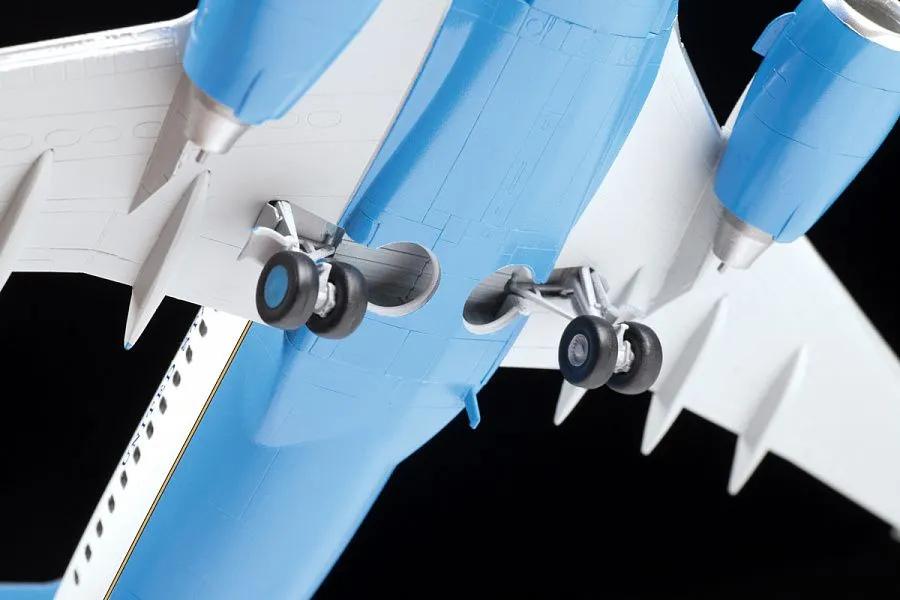 Zvezda 1/144 Airliner Boeing 737-700/C-40B # 7027 7 Zvezda 1/144 Airliner Boeing 737-700/C-40B # 7027 - Image 5